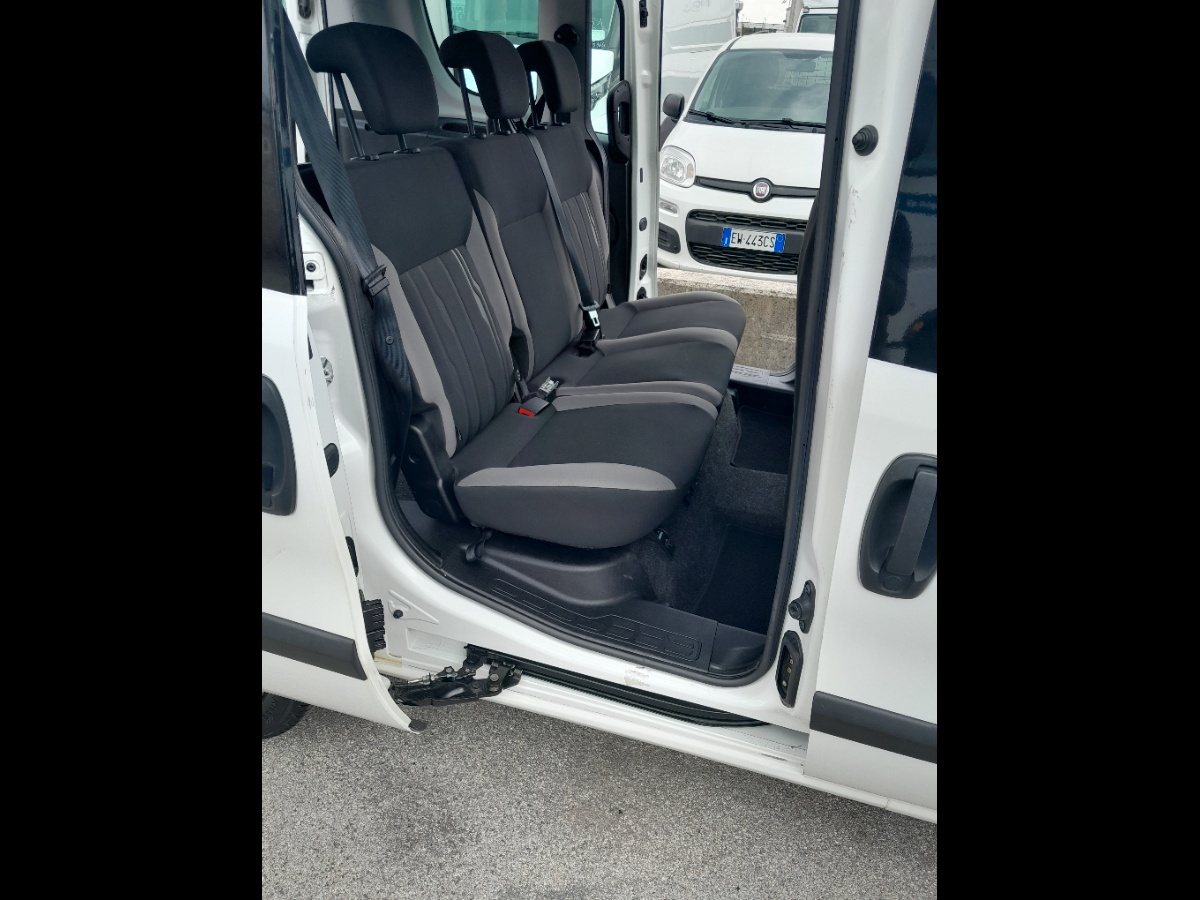 fiat doblo usato 5 posti