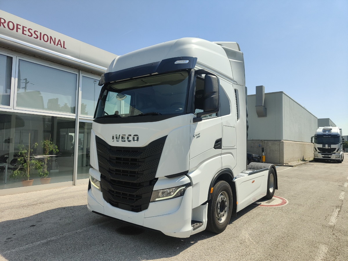 IVECO S-Way AS440S49