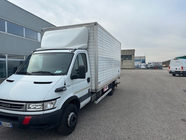 Iveco DAILY 2000-2005 Front Right Arrow Optical Group – Orange Indicator, Halogen, Street Legal